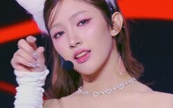 キツネ耳＆大胆衣装で登場！寝そべりながら顎クイも…練習生たちの獣のようなパワフルセクシーダンスに観客熱狂「100%を超えてもう最高！」