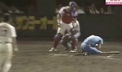 球場騒然！ 西武・秋山幸二を襲った悲劇… フルスイングで強烈自打球→顔面直撃のアクシデントの瞬間【オールスター衝撃場面】