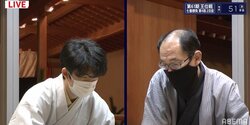 藤井聡太棋聖、決断の一手が新記録につながるか 木村一基王位と熱戦中 形勢ほぼ互角／将棋・王位戦七番勝負
