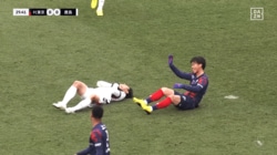「ダイブじゃね？」FC東京の“決定機消滅”判定にファン騒然「頭から突っ込んでる」鹿島戦の接触プレーが波紋