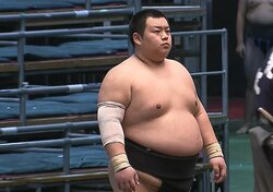 “81年ぶり”の逸材、身長189.7センチの怪物を“たった一撃”で撃破！ 衝撃の白星デビュー