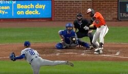 どんな曲がり方！？ 山本由伸に“打者ドン引き”「軌道エグすぎ」手元で“消える”高速スプリット→マン振り三振「打てるわけない」