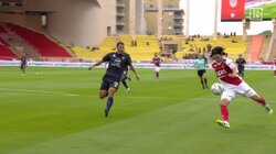 「まじで王様」南野拓実、圧巻アシストで公式戦4試合連続ゴール関与！「ここぞのタイミング」絶妙飛び出しから左足ダイレクトクロス炸裂の瞬間