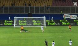 「手が伸びた！」パルマ鈴木彩艶が神セーブ！ １対１の大ピンチで超絶ストップ→直後に反撃ゴール「ザイオンの意志が得点に」