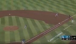 佐々木朗希のピンチを救った！ 名手・フリーマンの“超ファインプレー”「すげえ…」「上手すぎる」 高速ゴロをスーパーキャッチ… 球場騒然