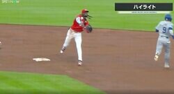 ドジャースがやられた！ MLB最強レベルの超人がヤバすぎる　素手キャッチ→爆肩送球の驚愕プレー… ファン騒然「身体能力エグすぎ」「これは反則レベル」