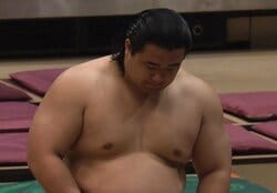 「上半身が異様に分厚い」「ホープきた」“規格外”の新人力士に騒然 圧巻のパワーで序ノ口全勝優勝