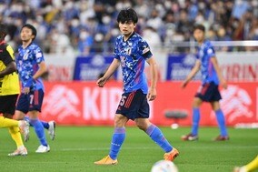 ストライカーより中盤が主役になりがちな日本代表。飛び出しがほぼ空振りだった上田に求められるのは…