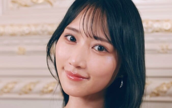 【写真・画像】大胆スリットドレス姿の”魔性”レースクイーン、モテ強者男性たちの視線釘付けに「綺麗やなぁ…」 　1枚目