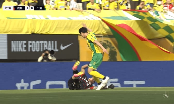 倒れ込んだレオ・セアラ