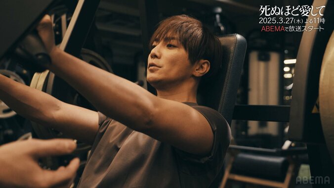 【写真・画像】成宮寛貴、8年ぶりの俳優復帰でベッドシーンを披露「背中を重点的にやりました」体づくりにはげむ　2枚目