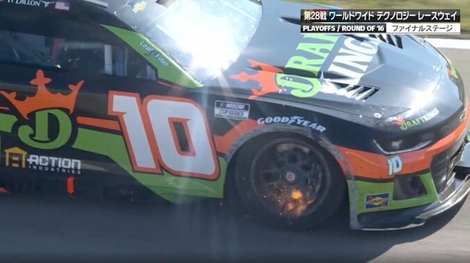 何が起きた？ 突然の壁走り→ブレーキが“火を吹く” まさかのトラブルに「そんな壊れ方するんだ」ファン騒然 3枚目