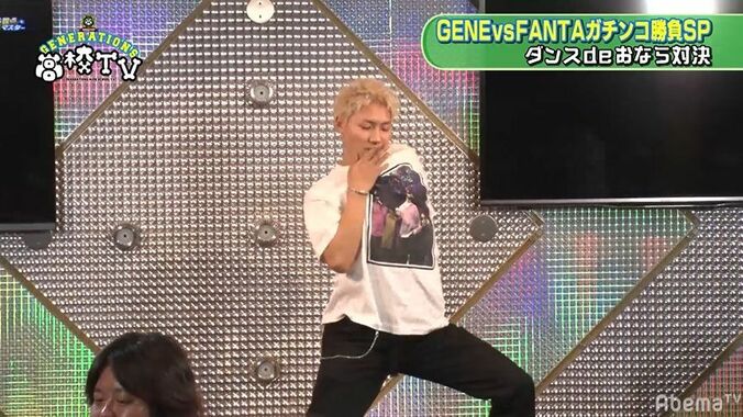 小森隼、艶めかしいセクシーダンスを即興で披露しメンバー大爆笑！ 1枚目