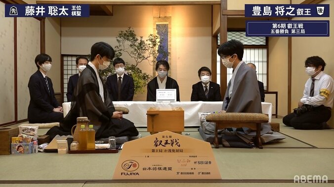 藤井聡太王位・棋聖、勝てば最年少三冠に王手の一局始まる 難敵・豊島将之叡王と通算13度目の対戦／将棋・叡王戦五番勝負 1枚目