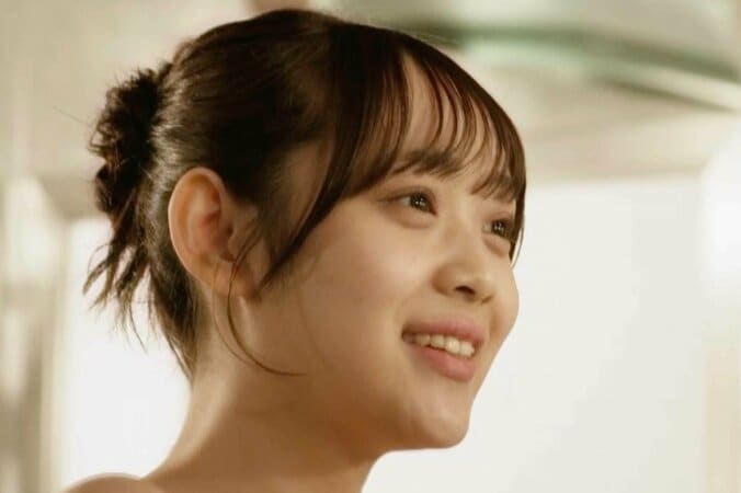 【写真・画像】「初めてなんだけど…」23歳モデル美女、”北村匠海似”俳優に後ろから…大胆スキンシップに「ドキドキしました」　1枚目