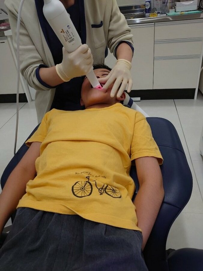 山田花子、長男の矯正歯科治療に驚き「大学生までかかるらしい」 1枚目