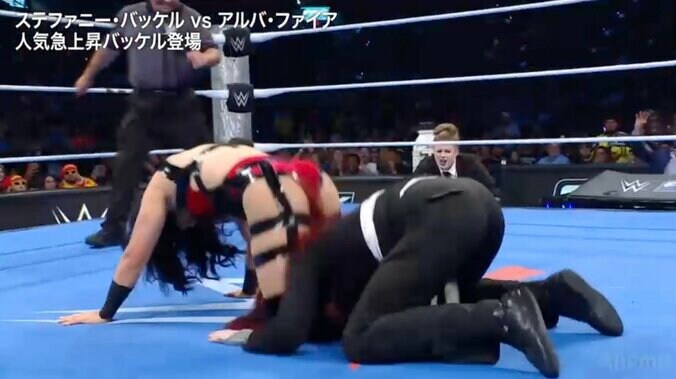 モモで挟んでお尻で叩きつける人気技