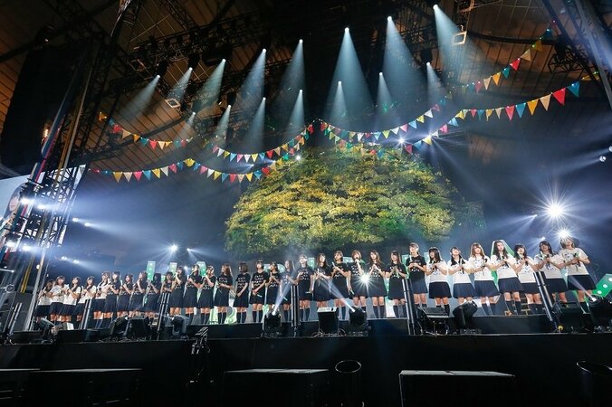 「なんでもなかった４月６日が、特別な４月６日になりました」欅坂46、全26曲披露のデビュー1周年ライブを開催 17枚目