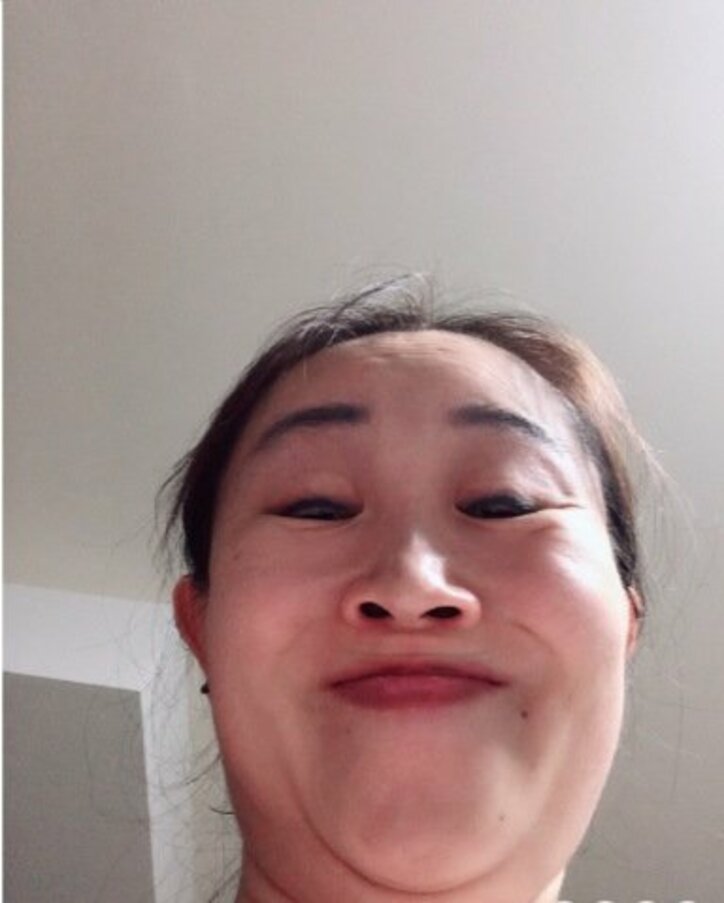 キンタロー。全く寝つかない娘が見ていた景色にツッコミ「こりゃ寝れんわ　笑」