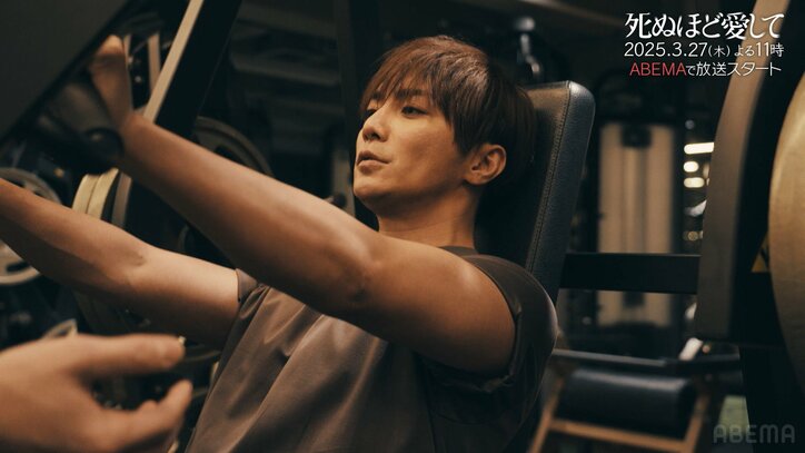 【写真・画像】成宮寛貴、8年ぶりの俳優復帰でベッドシーンを披露「背中を重点的にやりました」体づくりにはげむ 2枚目