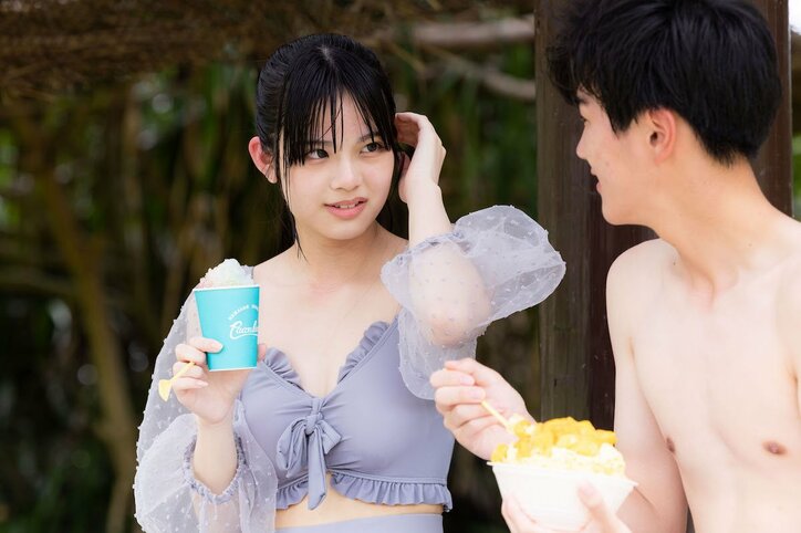 可愛すぎる高3女子、水着デートで高身長男子にドキドキ「かっこいい」「隣に立ってるだけでグッとくる」