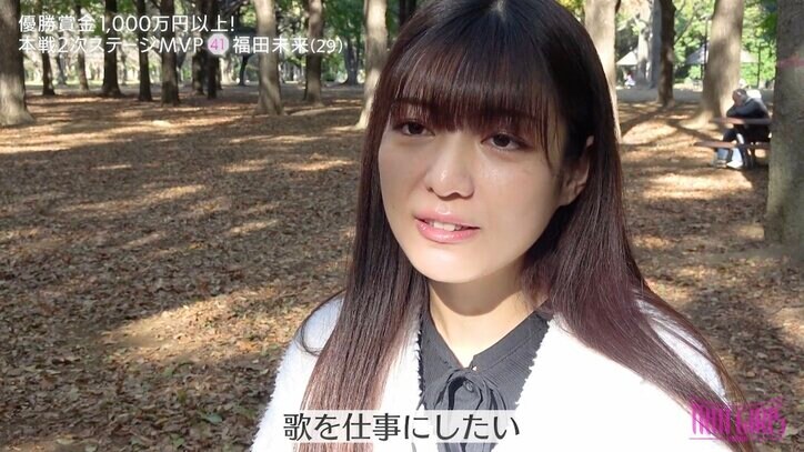 【写真・画像】韓国の美人アイドル、純白ミニドレスで名曲「M」を情感たっぷりに歌い拍手喝采 2枚目