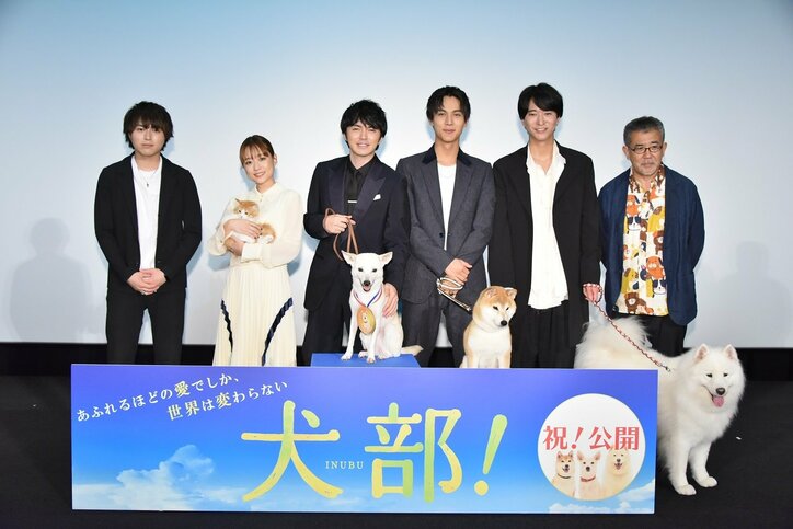 林遣都、撮影を共にした保護犬からベロベロ熱烈キス「この映画の主役です!」