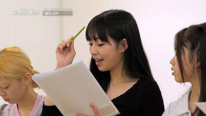 【写真・画像】一際注目を浴びるかわいさで話題の14歳練習生、本番ステージでガラリと変身！ツインテール＆ヘソだしルックで会場を魅了　1枚目