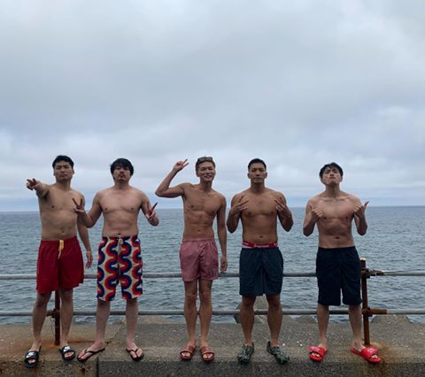 Shokichi Sway 青柳翔ら 海辺での半裸ショットに 筋肉すごっ 素敵 の声 話題 Abema Times