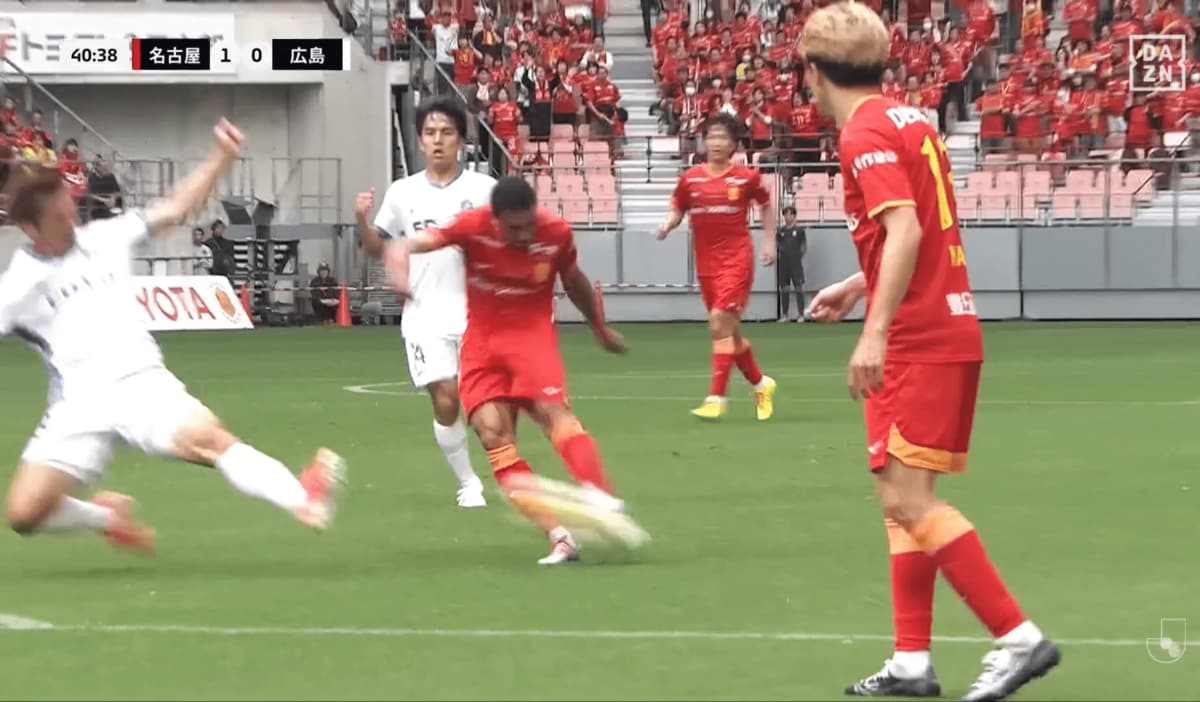 悪魔の左足」が炸裂！名古屋10番の“20m爆裂ドライブシュート”にSNS沸騰