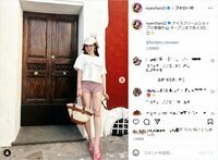 小嶋陽菜の“美脚”際立つショートパンツショットを披露しファン絶賛「宇宙一の美脚」「全身パーフェクトすぎる」
