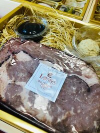 キンタロー。『今年は超豪華なおせちをお取り寄せしたぞ☆』