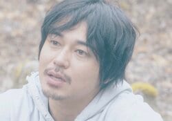 東出昌大（38）、野営での寝起き姿がカッコ良すぎると話題に「寝癖残ってるのが可愛い」