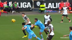 嘘だろ！浅野拓磨、体ごと飛び込んだ豪快ダイビングヘッドの瞬間「それは決めてくれ」ピンポイントクロスに合わせてうまくスペースに入るも痛恨の決定機逸