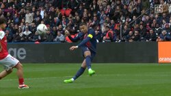 「こっっっわ！！」キング・エンバペ、スタジアムの空気を一変させる一撃！位置取り、精度、すべてが完璧な強烈弾丸シュート炸裂の瞬間「打ちぬくまでが段違い」