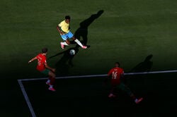 ウソでしょ…！？ ブラジル代表FWヴィニシウス、脳がバグる“超絶カットイン”炸裂「これはエグい」「上手すぎだろ」一人で守備陣を崩壊→衝撃ゴラッソ