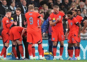 「今のチームから入れるのはせいぜい１人か２人」英代表OBが勝てない後輩たちを黄金世代と比較！サウスゲイト監督は擁護