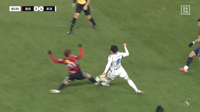 【映像】ファウル？完璧なスライディング→体が膝を直撃