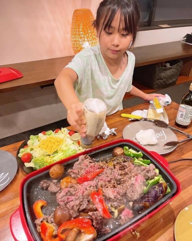  みきママ、大学でのテストを控え娘に頼んだ夕食作り「牛小間肉がステーキになってる～」  1枚目