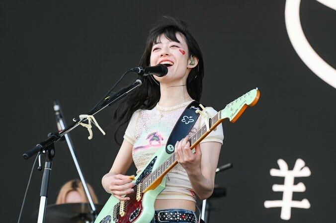 【写真・画像】羊文学『METROCK 2026』出演直後インタビュー　貫禄のステージを終えた2人が“この夏やりたいこと”は「eスポーツチーム結成」　1枚目