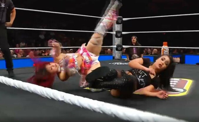 見事な一撃を決めたロクサーヌ