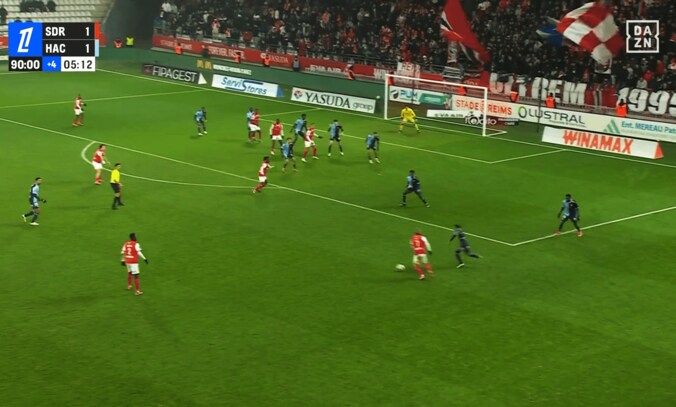 ダブルタッチで抜け出す伊東純也