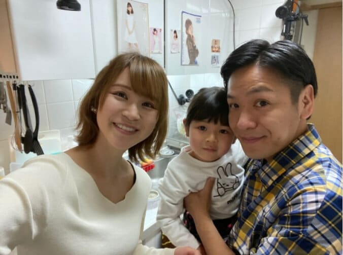 はんにゃ・川島の妻、夫＆娘と写真を撮り思ったこと「似てきてるわ…」 1枚目