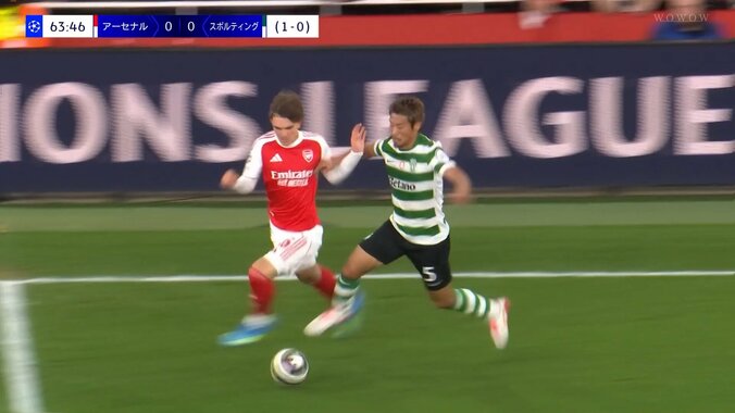 【写真・画像】守田英正、“微妙な判定”で主審に詰め寄り抗議　「今のはいってたよな」「可哀想」秀逸な守備で存在感、判定に同情も　1枚目