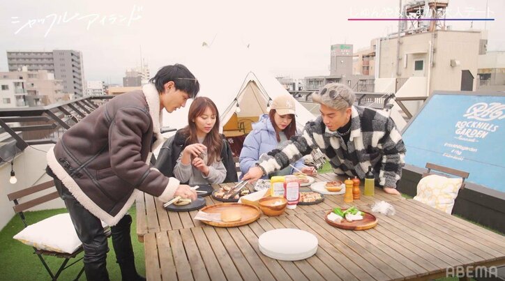 グラマラス美女&イケメンモデルのカップル、混浴で熱烈キス!大人のデートに密着『シャッフルアイランド』アフターストーリー