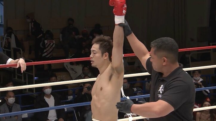 怒涛の3ダウンにタオル投入！ 34歳、“大逆転”KO劇に「オッサンなめるな」ファン興奮