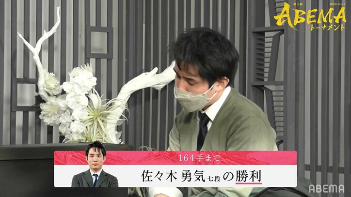 佐々木勇気七段「刺激が強い」相手リーダーと互いにジャケットオフ ！千日手指し直しの熱戦制し“復活”の1勝／将棋・ABEMAトーナメント