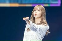 藤田ニコル、可愛さ溢れるセルフショットを披露し「気持ちがポカポカした」「キュートすぎて」の声