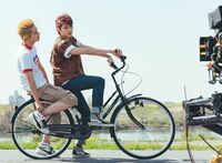 『東リベ』北村匠海＆磯村勇斗の自転車“二人乗りショット”に悶絶の声「大好きなコンビ」「愛おしい…！」