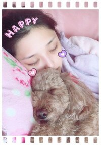 石川梨華、愛犬と一緒にお昼寝する写真が可愛いすぎると評判「姉に隠し撮りされました」